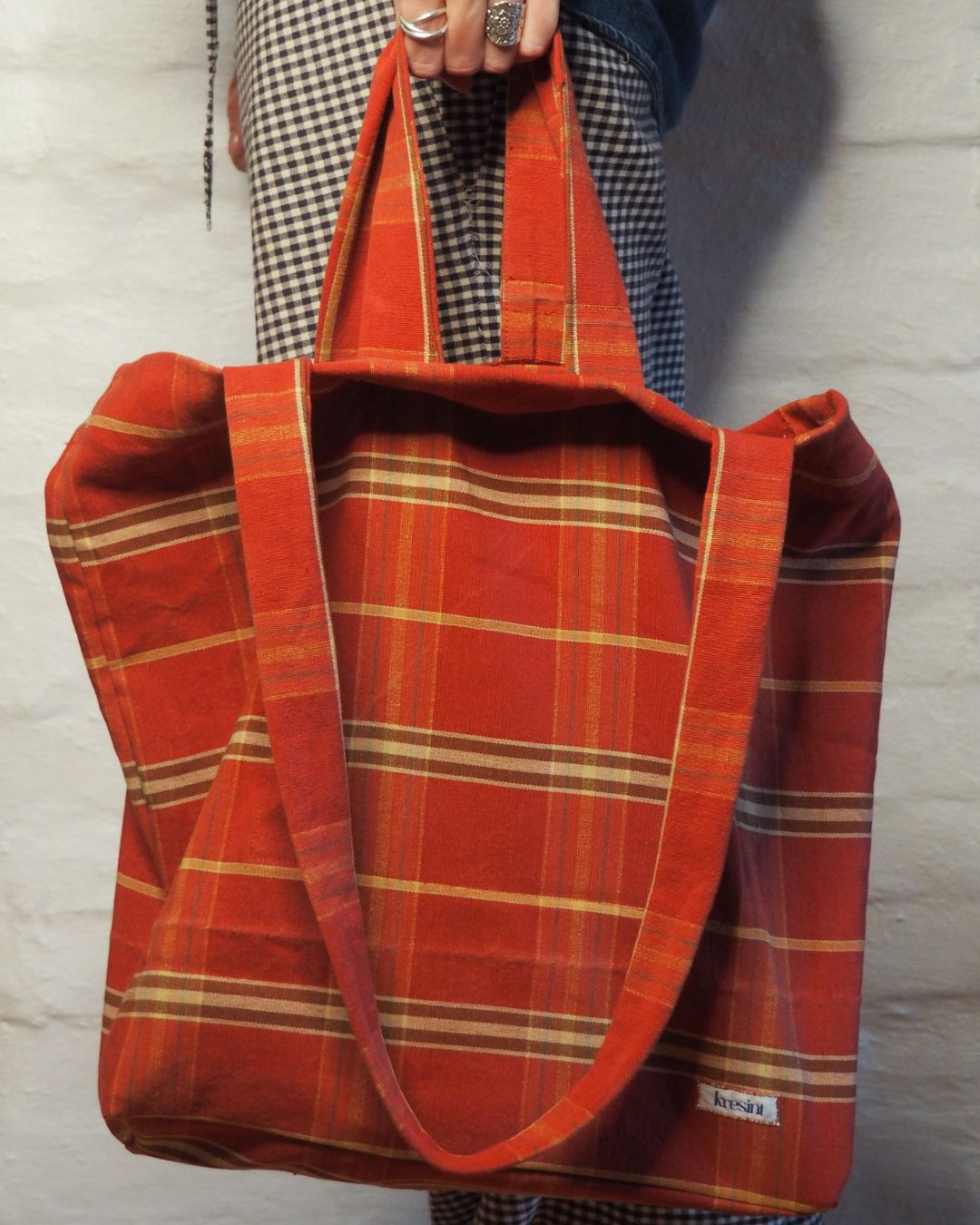 Red checkered tote-bag