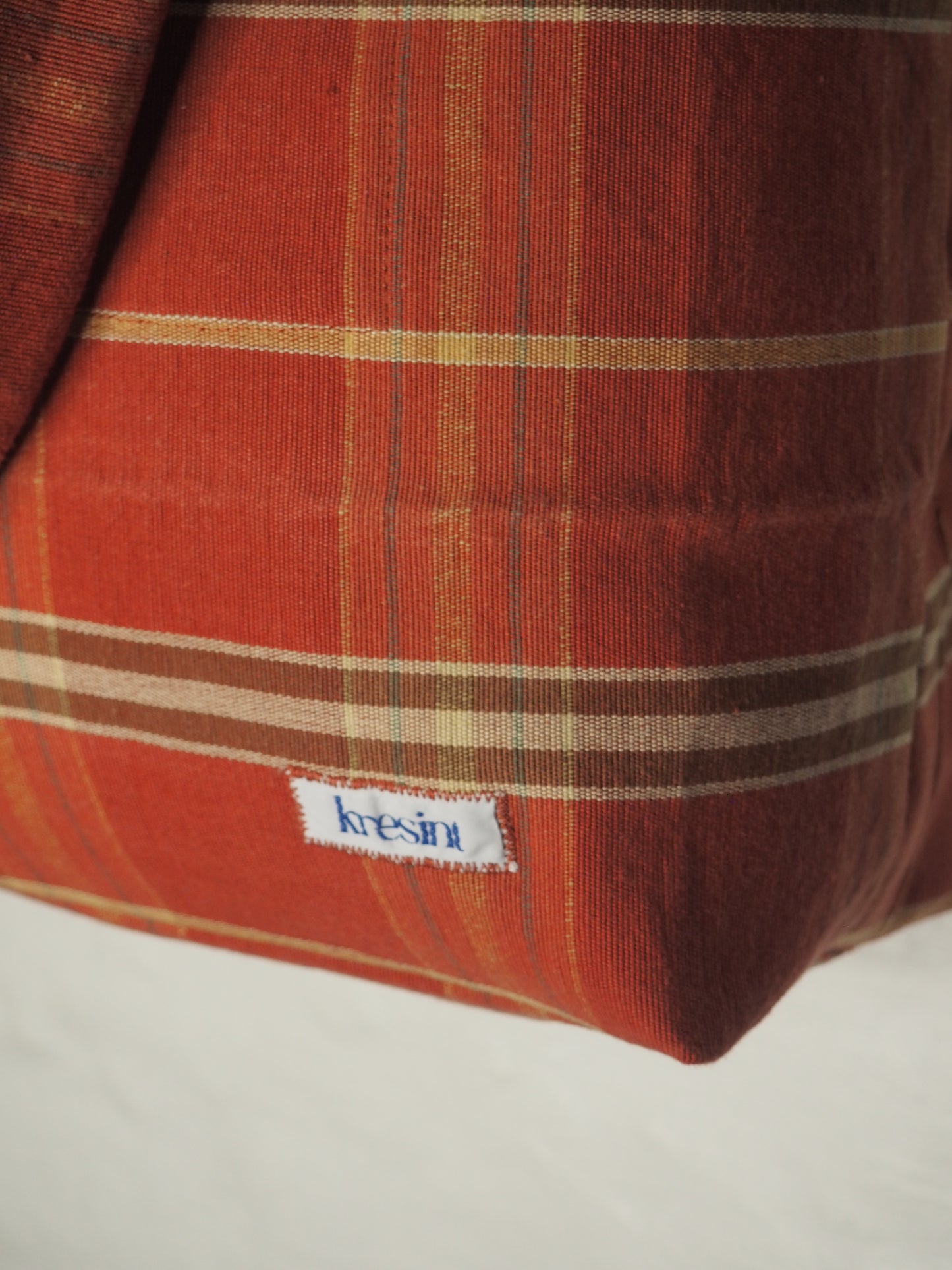 Red checkered tote-bag