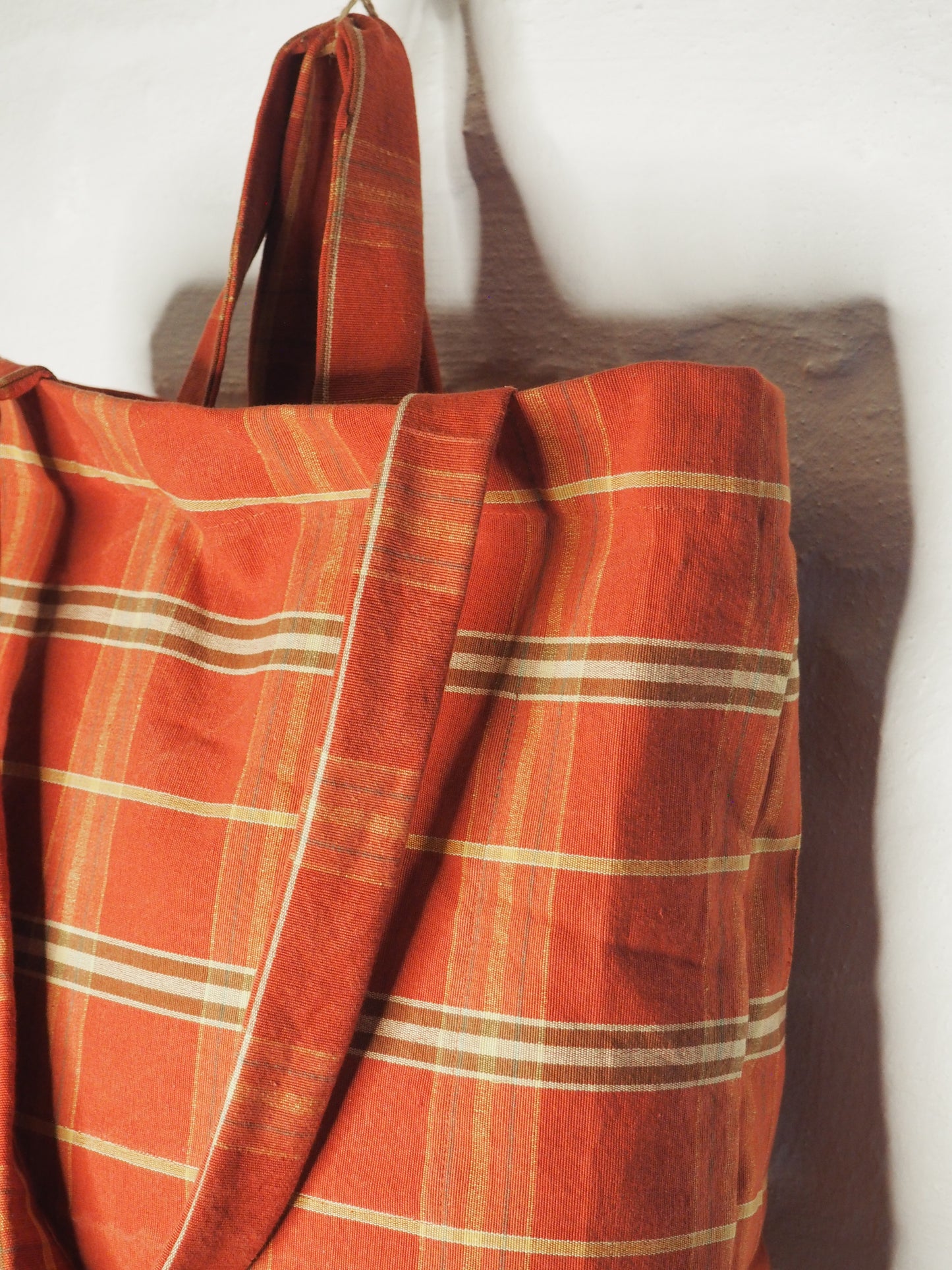 Red checkered tote-bag
